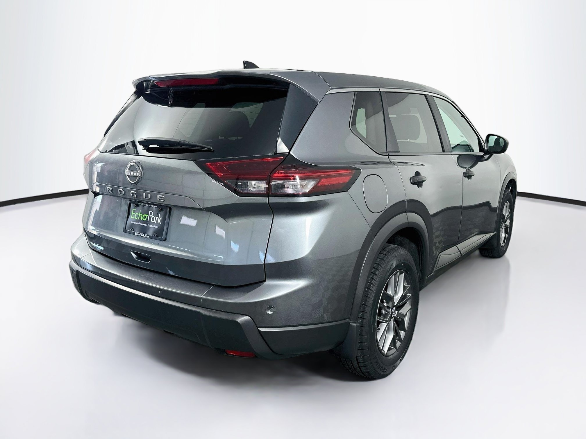 Used 2024 Nissan Rogue S FWD image 9