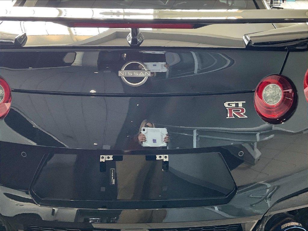Used 2024 Nissan GT-R Premium w/ Premium Interior Package AWD/4WD image 27