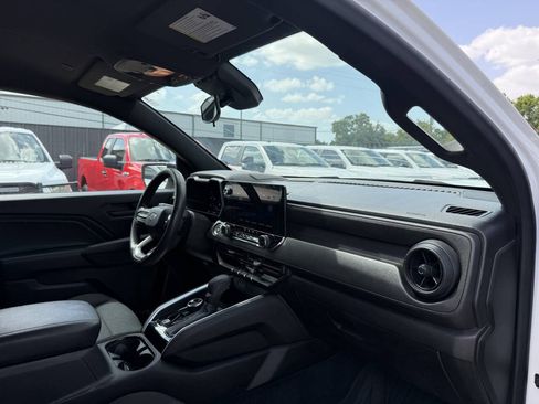 Used 2024 Chevrolet Colorado Trail Boss AWD/4WD image 9