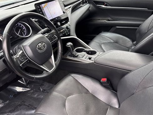 Used 2021 Toyota Camry XLE w/ Navigation Upgrade Package image 10