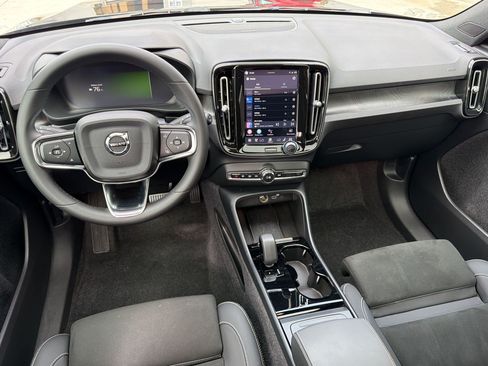 Used 2023 Volvo XC40 Recharge Ultimate AWD/4WD image 16