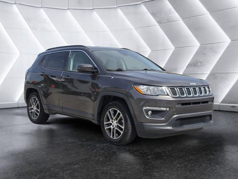 Used 2018 Jeep Compass Latitude w/ Popular Equipment Group image 1