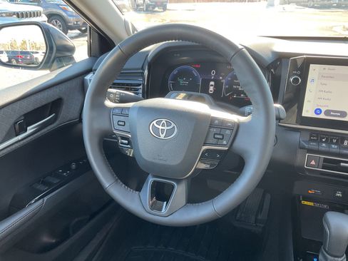 Used 2026 Toyota Camry XLE w/ Premium Plus Package image 15