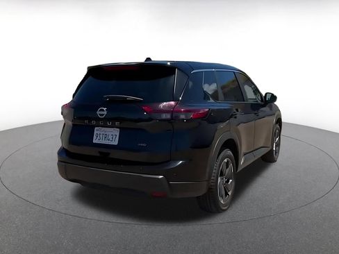 Used 2025 Nissan Rogue SV AWD/4WD image 12