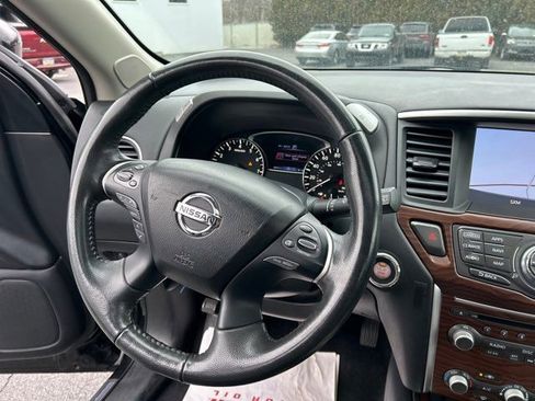 Used 2018 Nissan Pathfinder Platinum image 28