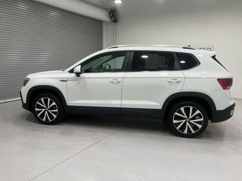 Used 2024 Volkswagen Taos SE FWD image 5