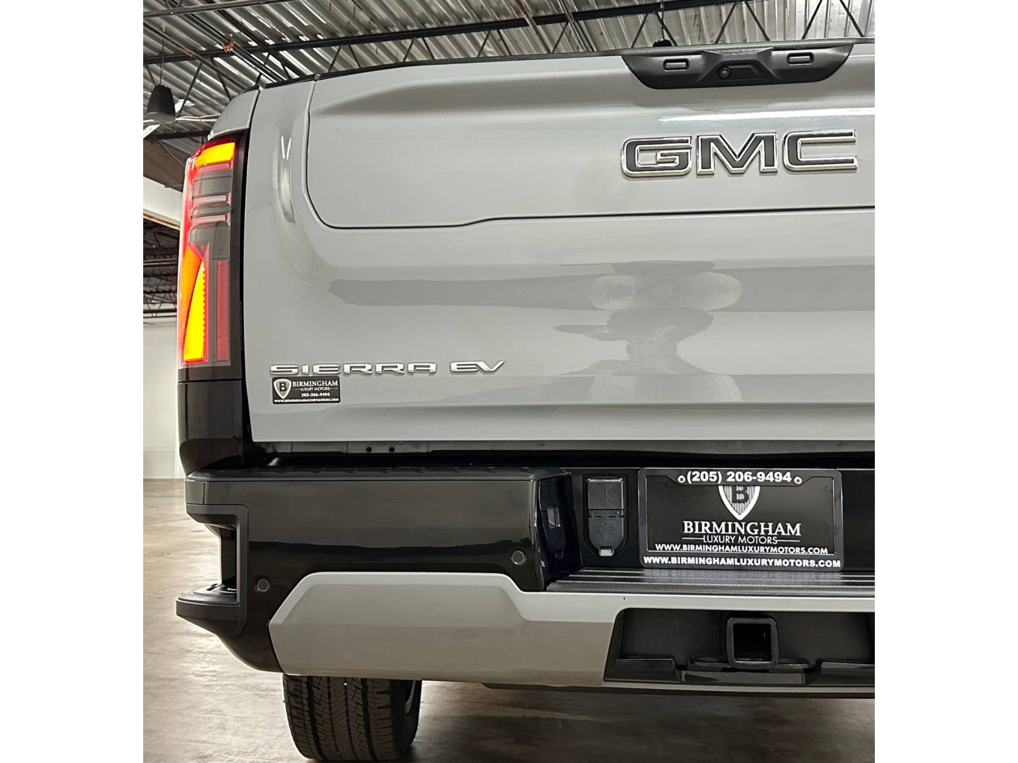 Used 2024 GMC Sierra EV Denali AWD/4WD image 16