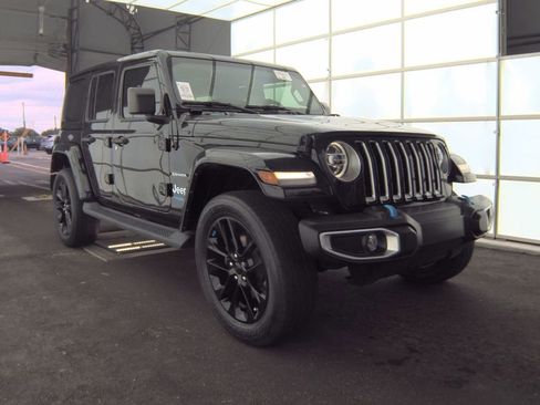Used 2022 Jeep Wrangler Unlimited Sahara image 3