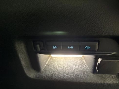 Used 2023 Ford Explorer Limited image 17