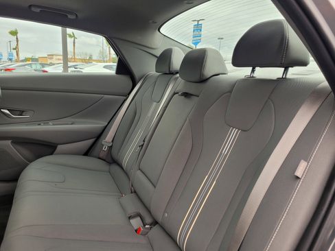 Used 2025 Hyundai Elantra SEL image 12