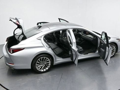 Used 2019 Lexus ES 350 Ultra Luxury w/ Accessory Package image 35