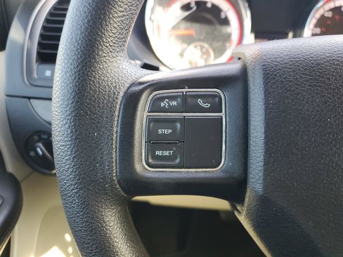 Used 2020 Dodge Grand Caravan SE w/ UConnect Hands-Free Group image 26