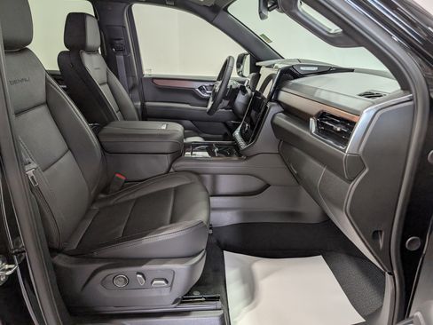 Used 2026 GMC Yukon Denali AWD/4WD image 21