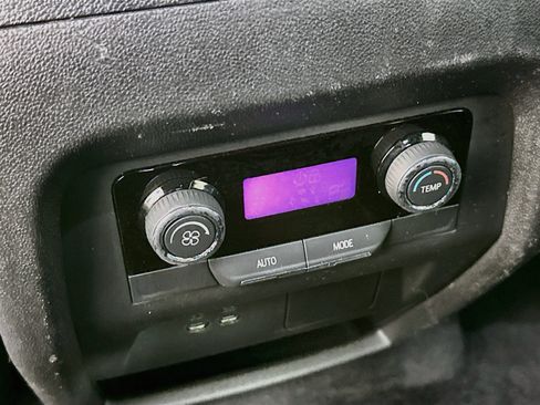 Used 2025 Chevrolet Traverse LT FWD image 27