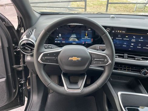 Used 2025 Chevrolet Equinox LT image 27