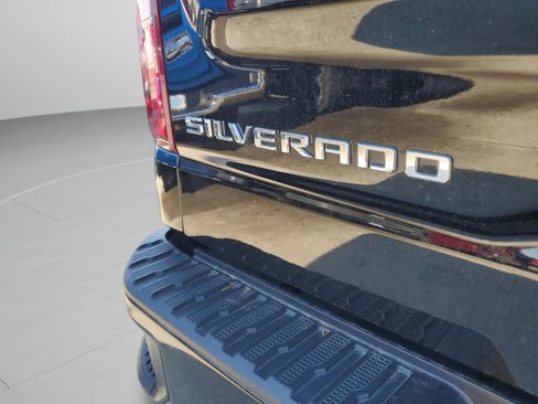 Used 2024 Chevrolet Silverado 1500 LT Trail Boss w/ Convenience Package II image 8
