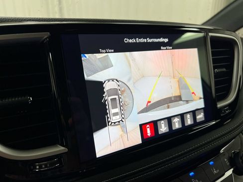 New 2027 Chrysler Pacifica Select AWD/4WD image 16