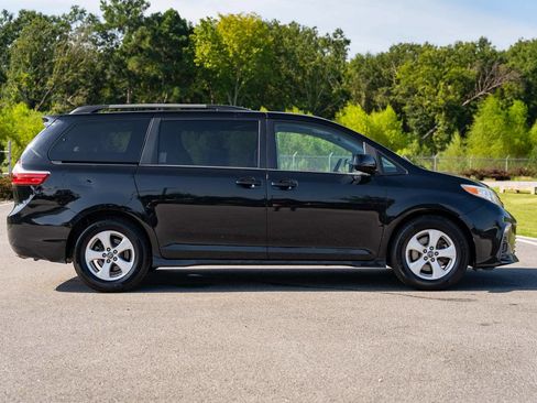 Used 2019 Toyota Sienna LE FWD image 8
