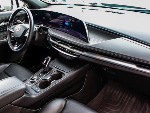 Used 2024 Cadillac XT4 Premium Luxury image 41