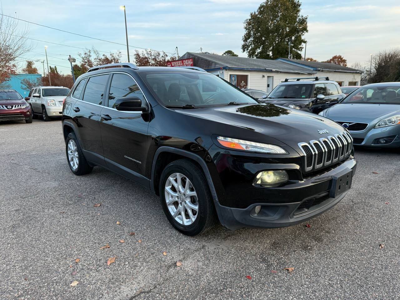 Used 2018 Jeep Cherokee Latitude Plus FWD image 1