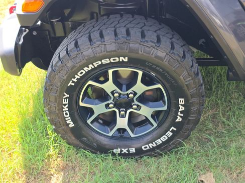 Used 2021 Jeep Wrangler Unlimited Rubicon w/ LED Lighting Group AWD/4WD image 11