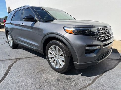 Used 2022 Ford Explorer Limited w/ Equipment Group 301A RWD image 2