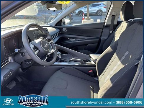 Certified 2021 Hyundai Elantra SE image 16