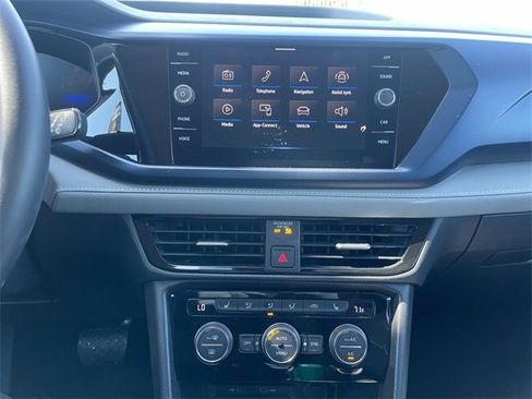 Used 2024 Volkswagen Taos SE image 11