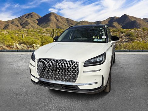 Used 2026 Lincoln Corsair Premiere FWD image 2