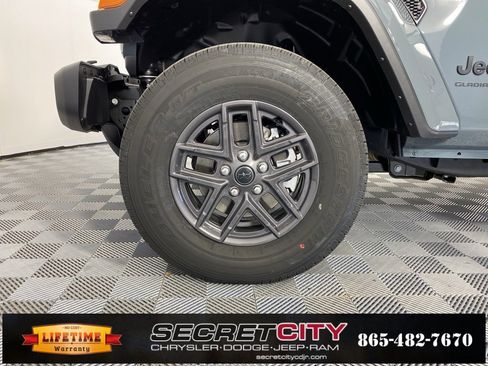 New 2025 Jeep Gladiator Sport image 9