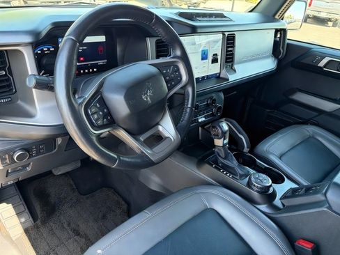 Used 2022 Ford Bronco Outer Banks w/ Sasquatch Package AWD/4WD image 15