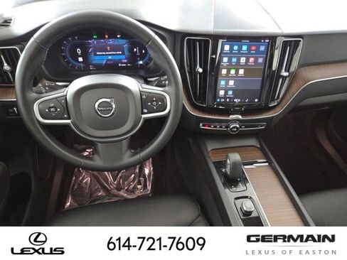 Used 2022 Volvo XC60 B5 Momentum w/ Climate Package image 19