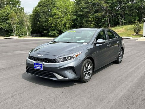 Used 2024 Kia Forte LXS w/ LXS Technology Package FWD image 3