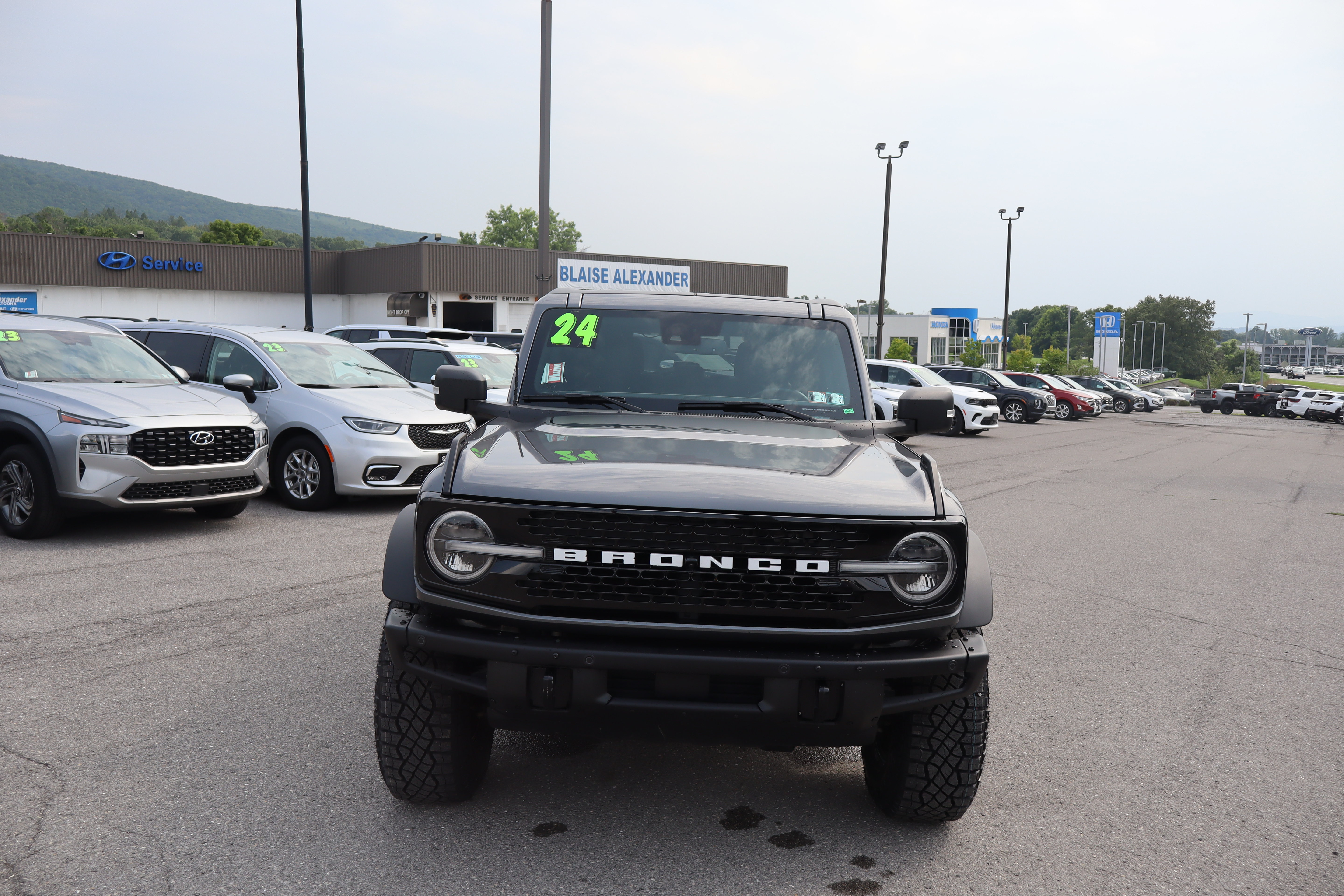 Used 2024 Ford Bronco Wildtrak AWD/4WD image 9