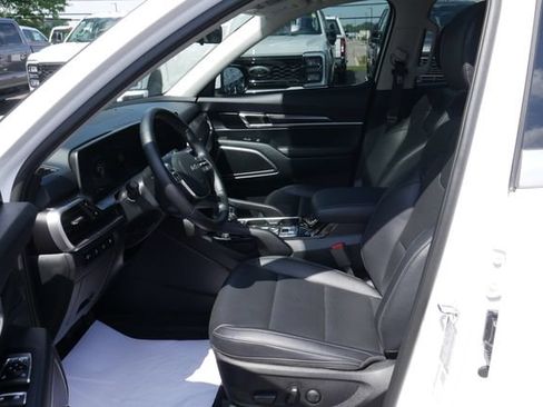 Used 2025 Kia Telluride S AWD/4WD image 2