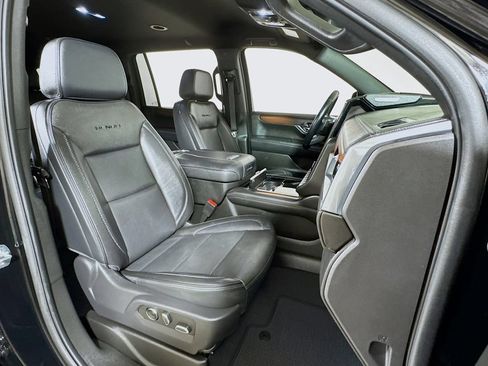 Used 2025 GMC Yukon XL Denali AWD/4WD image 28