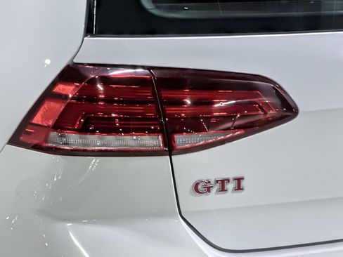 Used 2019 Volkswagen GTI Rabbit Edition image 22