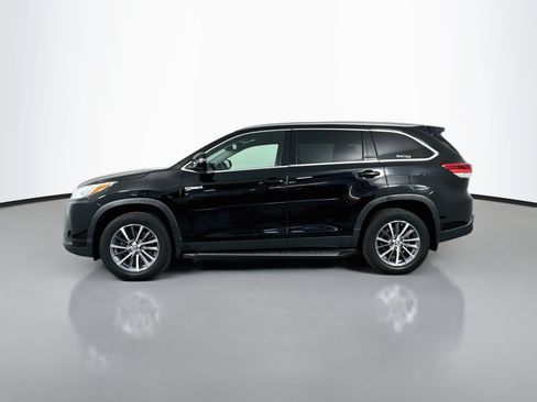 Certified 2019 Toyota Highlander XLE AWD/4WD image 4