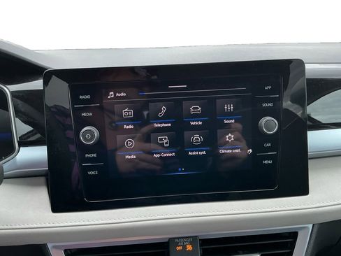 New 2025 Volkswagen Taos SE image 18