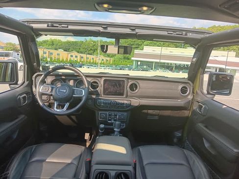 Used 2023 Jeep Wrangler Unlimited Sahara w/ Cold Weather Group AWD/4WD image 22