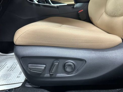 Used 2025 Toyota RAV4 XLE AWD/4WD image 12