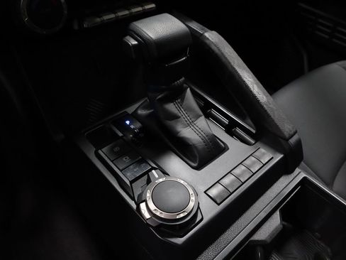 Used 2024 Toyota Tacoma SR image 33