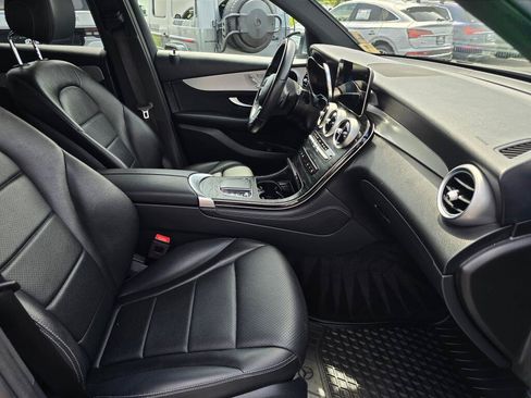 Used 2021 Mercedes-Benz GLC 300 4MATIC image 43