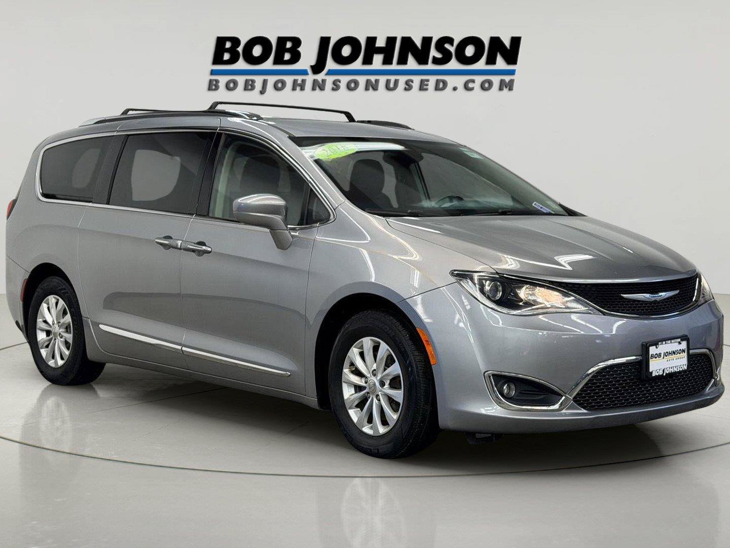 Used 2018 Chrysler Pacifica Touring-L FWD image 2