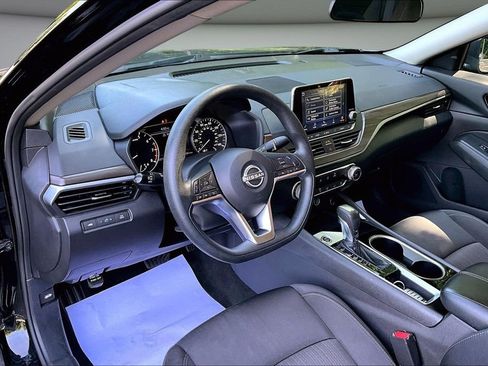 Used 2024 Nissan Altima 2.5 SV FWD image 17