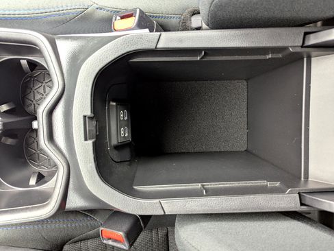 Used 2024 Toyota RAV4 SE image 33