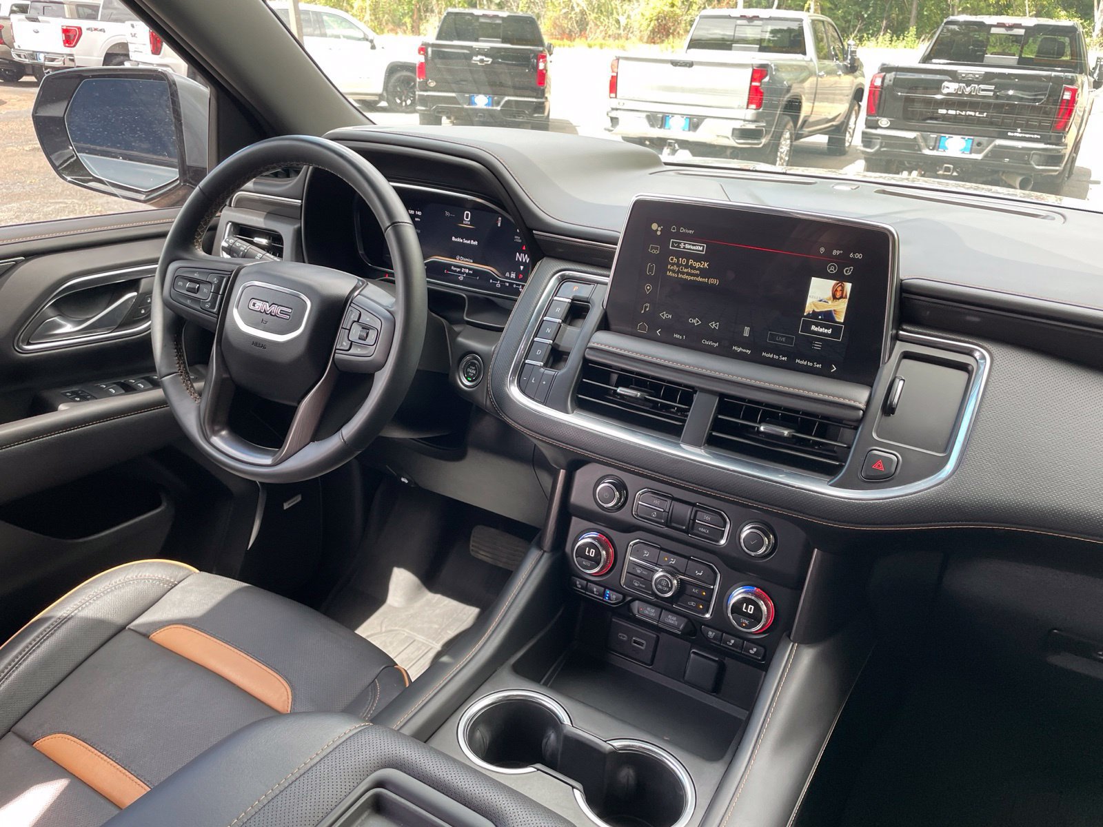 Used 2024 GMC Yukon AT4 w/ Technology Package AWD/4WD image 34