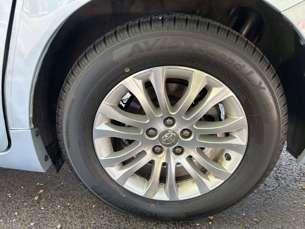 Used 2016 Toyota Sienna XLE Premium FWD image 7