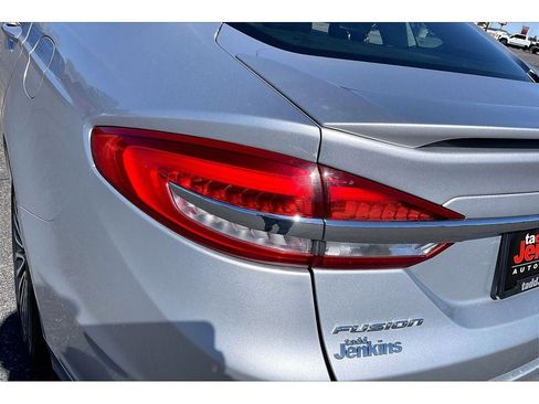 Used 2017 Ford Fusion Titanium FWD image 31