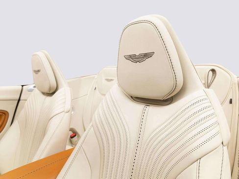 Used 2023 Aston Martin DB11 Volante image 18